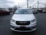 Certified 2024 Chrysler Pacifica Limited image 2