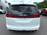 Used 2023 Chrysler Pacifica Touring image 3