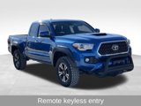 Used 2018 Toyota Tacoma TRD Sport image 3