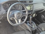 Used 2017 Nissan Rogue SV image 2