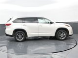 Used 2018 Toyota Highlander XLE image 2