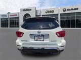 Used 2017 Nissan Pathfinder Platinum image 4