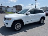 Used 2020 Jeep Grand Cherokee Laredo image 2