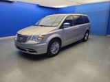 Used 2015 Chrysler Town & Country Touring-L image 4