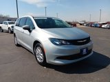 Used 2023 Chrysler Voyager LX image 3