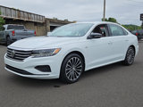 Used 2022 Volkswagen Passat 2.0T image 3