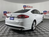 Used 2018 Ford Fusion SE w/ Fusion SE Technology Package image 3