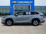 Used 2021 Toyota Highlander LE image 3