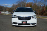 Used 2016 Chrysler Town & Country Touring-L image 2