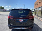 Used 2023 Chrysler Pacifica Limited image 6
