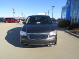 Used 2015 Chrysler Town & Country Touring image 2