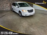 Used 2010 Chrysler Town & Country Touring image 4