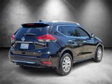 Used 2017 Nissan Rogue SV image 3