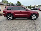 Used 2020 Jeep Grand Cherokee Laredo image 2