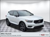 Used 2022 Volvo XC40 T5 R-Design image 1