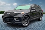 Used 2022 Ford Explorer XLT w/ Equipment Group 202A image 2