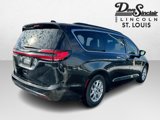 Used 2022 Chrysler Pacifica Touring-L image 5