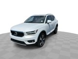 Used 2022 Volvo XC40 T5 Momentum image 4