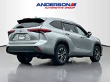 Used 2020 Toyota Highlander XLE image 2