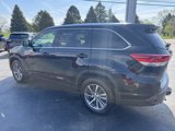Used 2019 Toyota Highlander XLE image 3