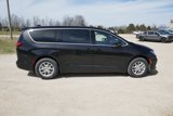 New 2025 Chrysler Pacifica Select image 3