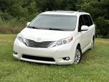 Used 2015 Toyota Sienna L image 2