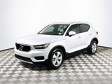 Used 2020 Volvo XC40 T4 Momentum image 3