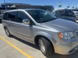 Used 2016 Chrysler Town & Country Touring-L w/ Driver Convenience Group image 2