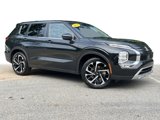 Used 2023 Mitsubishi Outlander SE image 2