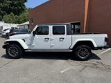 Used 2020 Jeep Gladiator Overland image 2