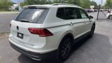 Used 2022 Volkswagen Tiguan SE w/ Panoramic Sunroof Package image 6