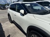 Used 2021 Nissan Rogue SV image 2