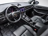 Certified 2025 Porsche Macan image 4