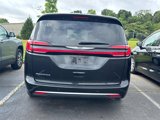 Used 2023 Chrysler Pacifica Touring-L image 5