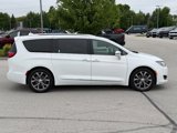 Used 2018 Chrysler Pacifica Limited w/ Tire & Wheel Group image 3