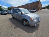 Used 2015 Chrysler Town & Country Touring-L w/ Driver Convenience Group image 4