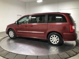 Used 2015 Chrysler Town & Country Touring image 4