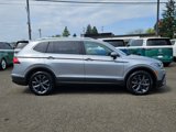 Used 2022 Volkswagen Tiguan SE w/ Panoramic Sunroof Package image 6