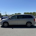 Used 2019 Dodge Grand Caravan SXT image 2