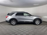 Used 2022 Ford Explorer XLT w/ Equipment Group 202A image 5