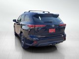 Used 2020 Toyota Highlander XLE image 3