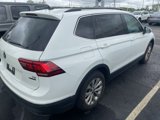Used 2018 Volkswagen Tiguan SE w/ Panoramic Sunroof Package image 5