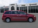 Used 2013 Chrysler Town & Country Limited image 2