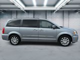 Used 2015 Chrysler Town & Country Touring image 3