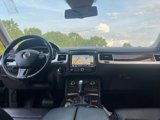 Used 2016 Volkswagen Touareg VR6 image 3