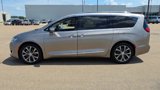 Used 2017 Chrysler Pacifica Limited w/ UConnect Theater Package image 5