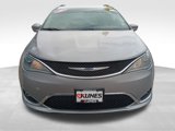 Used 2020 Chrysler Pacifica Touring-L image 2