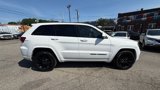 Used 2017 Jeep Grand Cherokee Altitude image 6