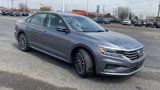 Used 2022 Volkswagen Passat 2.0T image 2