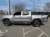 Used 2017 Toyota Tacoma TRD Sport image 4